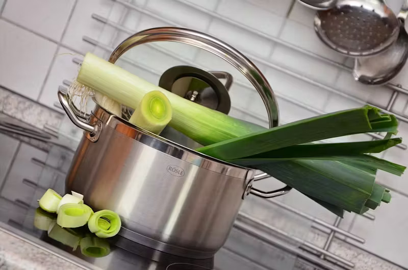 prebiotic-rich leek and bean soup